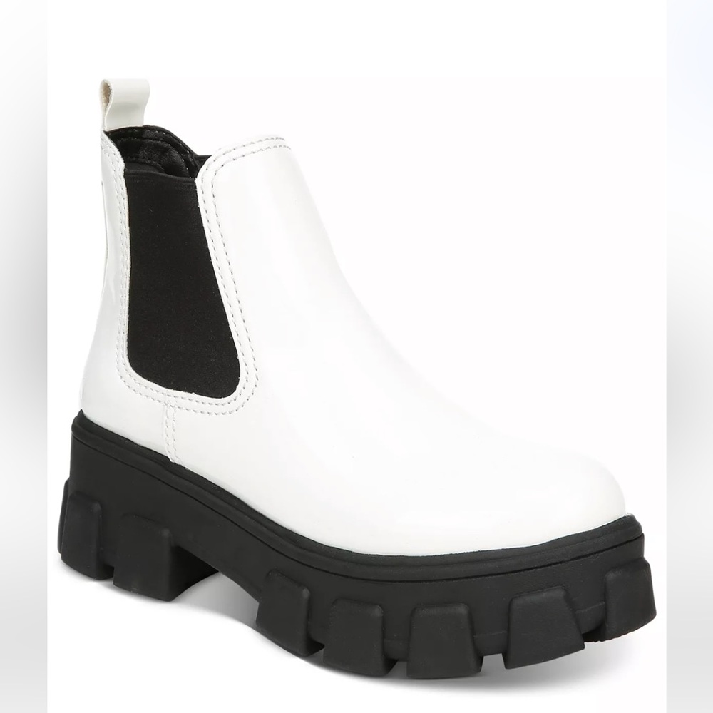 Circus by Sam Edelman Women's Darielle Lug Sole Chelsea Boots